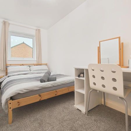 The Metcombe - Holiday Home With Free Parking 10 Minutes Walk To Etihad Stadium & Coop Live Arena Manchester Exterior photo