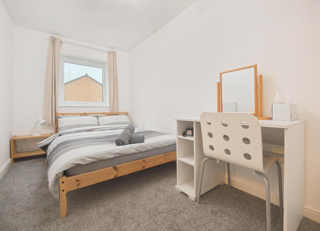 The Metcombe - Holiday Home With Free Parking 10 Minutes Walk To Etihad Stadium & Coop Live Arena Manchester Exterior photo
